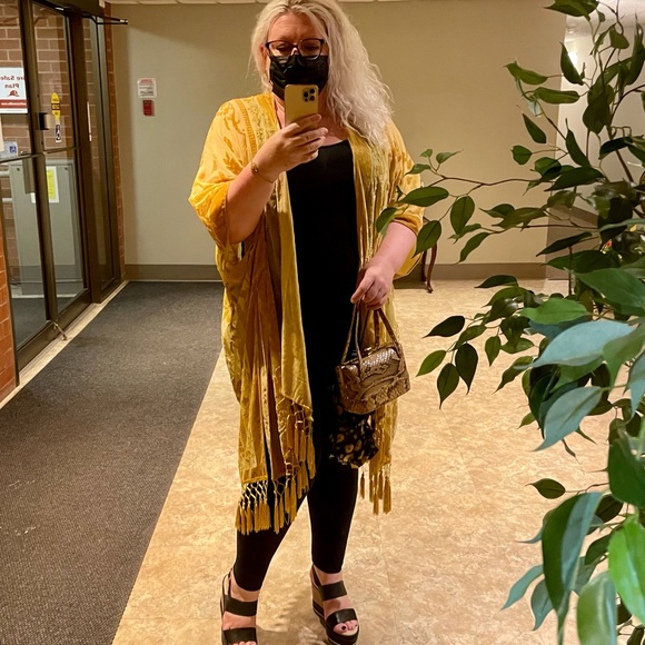 Meet your Posher, Lisa - Picture 2 of 8